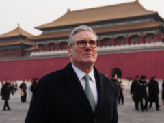 英国首相斯塔默宣布辞职